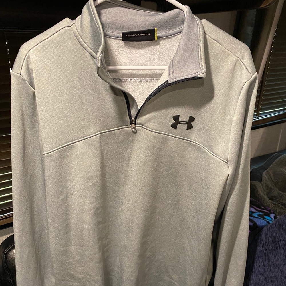 UnderArmour pullover